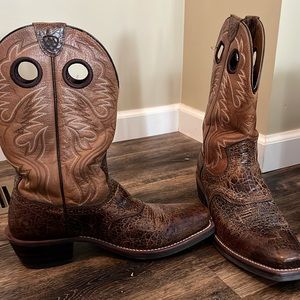 10D Ariat boots